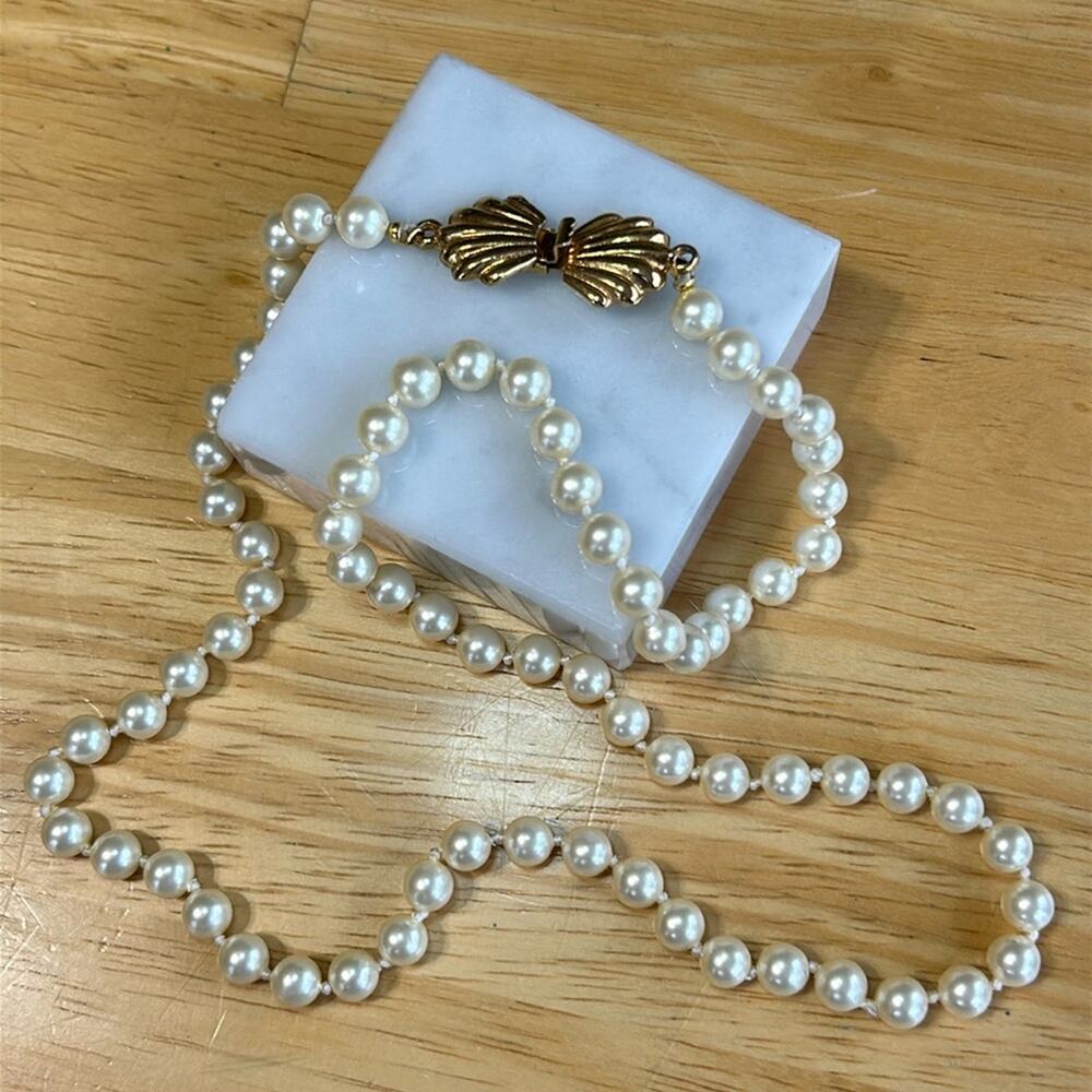 Vintage Dotty Smith Faux Pearl Necklace #224 knotted between pearls
